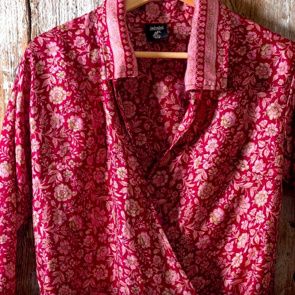 100% Silk vintage blouse Size S Wrap style